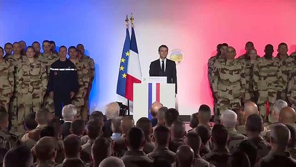 Au Tchad, un militaire tombe s'évanouit après le discours d'Emmanuel Macron