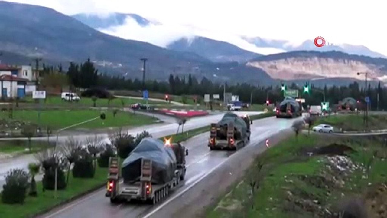 Hatay'dan Suriye sınırına tank sevkiyatı