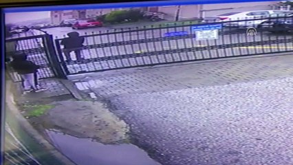 Bir çocuk demir kapıda asılı kaldı - ORDU