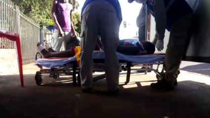 Mulher fica ferida ao sofrer queda de bicicleta