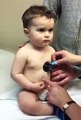 Ce bébé tombe amoureux du docteur... Tellement mignon