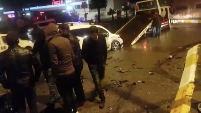 Otomobiller Kafa Kafaya Çarpıştı: 2 Yaralı