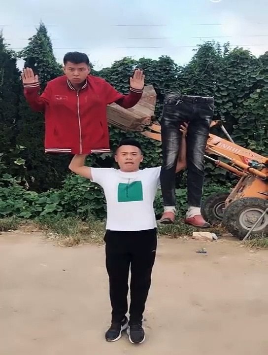 This  Magicians Do Those Body Separating Tricks