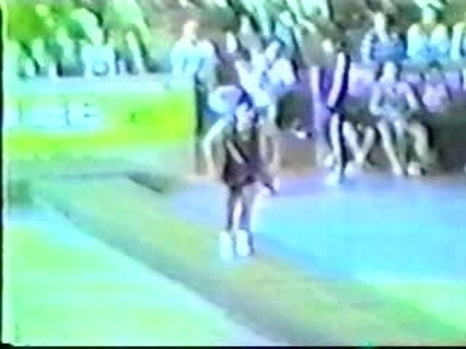 Triple salto arriere tendu au sol (tumb) !!!