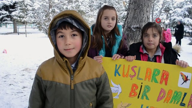 'Kuşlara Bir Damla Umut' projesi kapsamından Şuhutlu minik öğrenciler kuşlara yem bıraktı