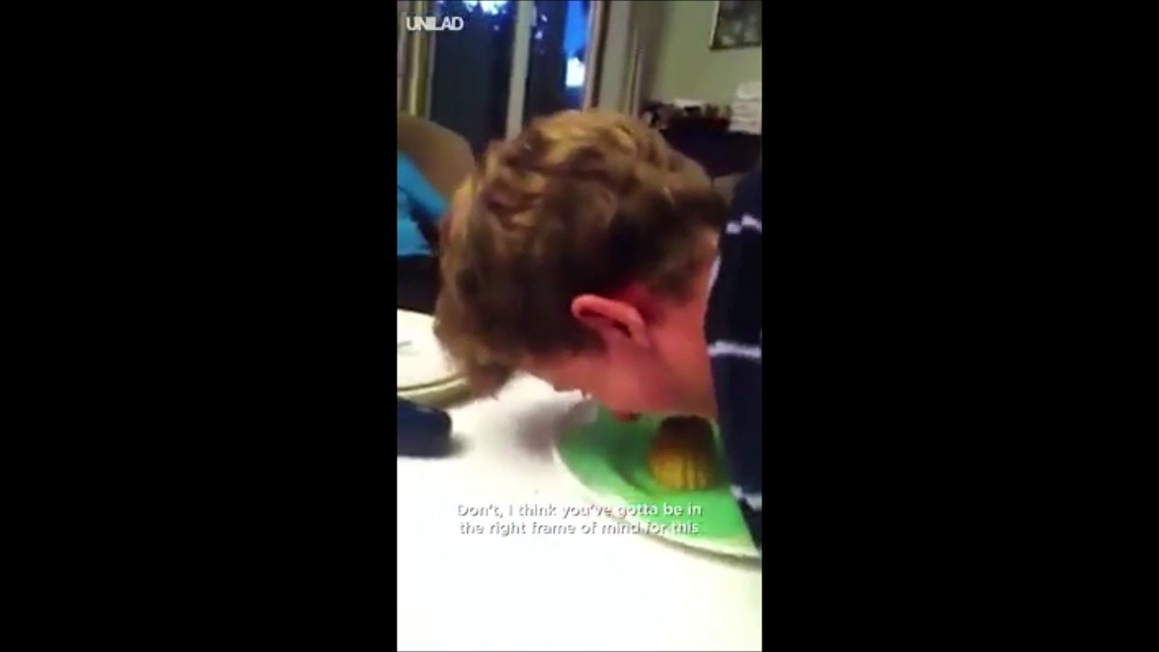 Voici pourquoi gober un Flamby en plein fou-rire est une mauvaise idée