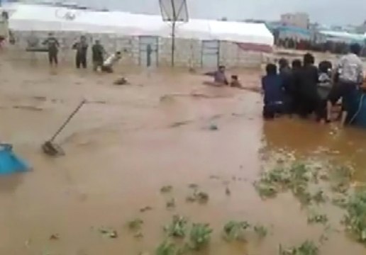 Suriyeli Çocuk Sel Sularından Böyle Kurtarıldı