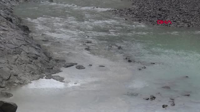 Artvin Asma Köprüden Çoruh Nehri'ne Düşen Üniversiteli 2 Genç Yaralandı