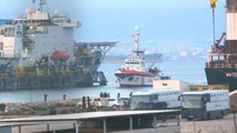 La nave di Open Arms con oltre 300 migranti a bordo attracca in Spagna