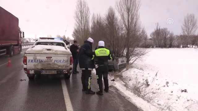 Cenaze Yolunda Trafik Kazası: 4 Yaralı