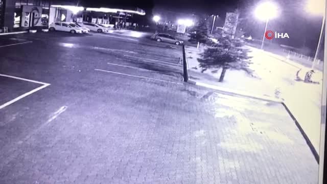 Kontrolden Çıkan Otomobil Refüje Çarparak Böyle Takla Attı