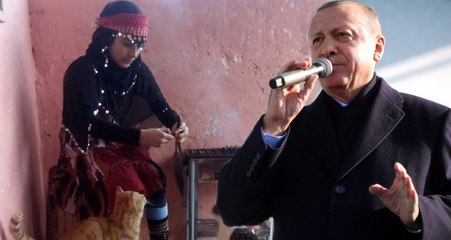 Cumhurbaşkanı Erdoğan'ın Misafir Ettiği 13 Yaşındaki Kız, Aç Kalan Kedileri Mangalda Et ve Sucukla Besledi