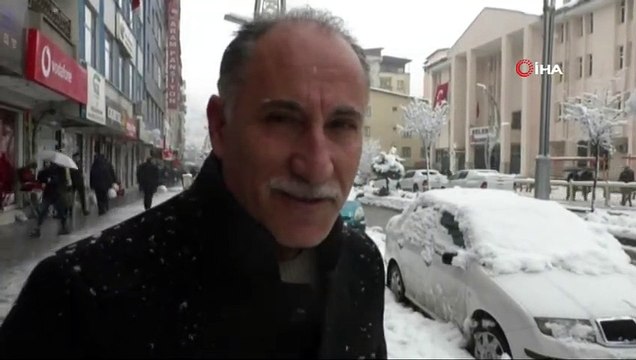 Hakkari’de Polis, Yaptığı Kardan Adamla Çocukları Sevindirdi