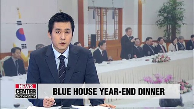 Pres. Moon holds year-end dinner with members of his Cabinet at the Blue House