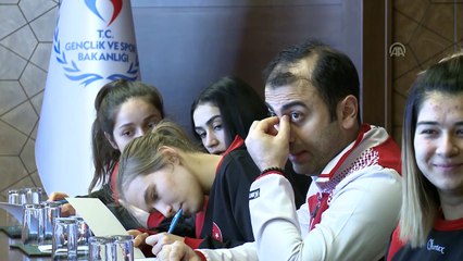Bakan Kasapoğlu, kadın hentbolcuları kabul etti - ANKARA