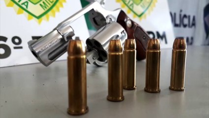PM apreende arma com munições