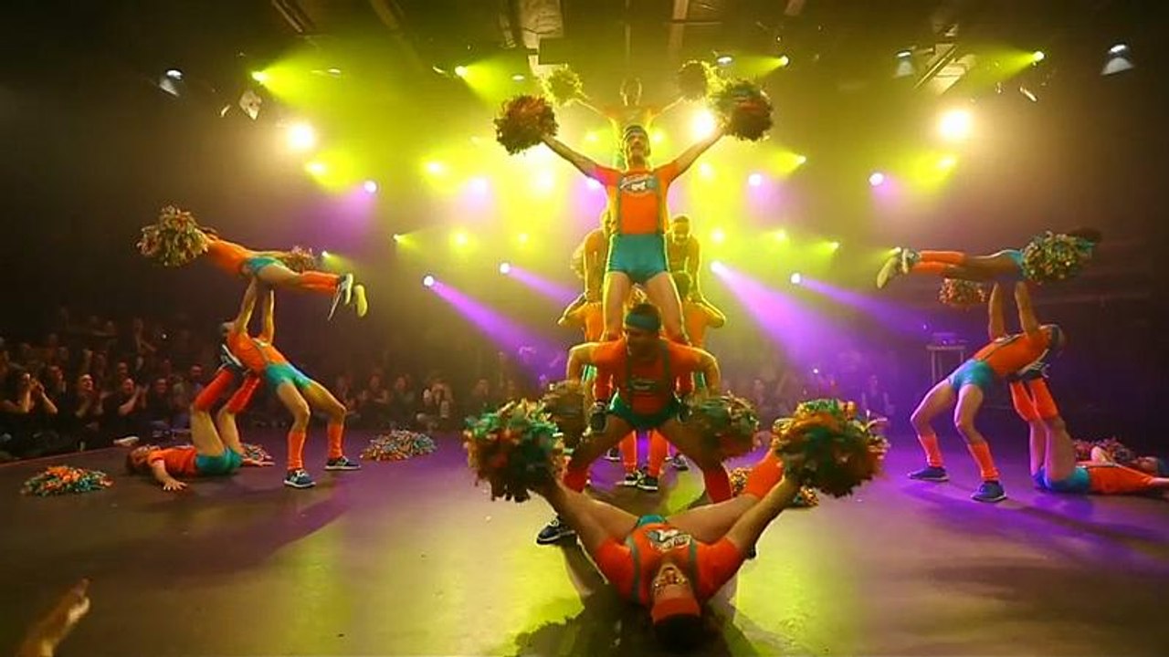Männliche Cheerleader rocken in Wien