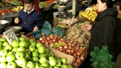 Durrës, çmimet e perimeve përlotin të moshuarit - Top Channel Albania - News - Lajme