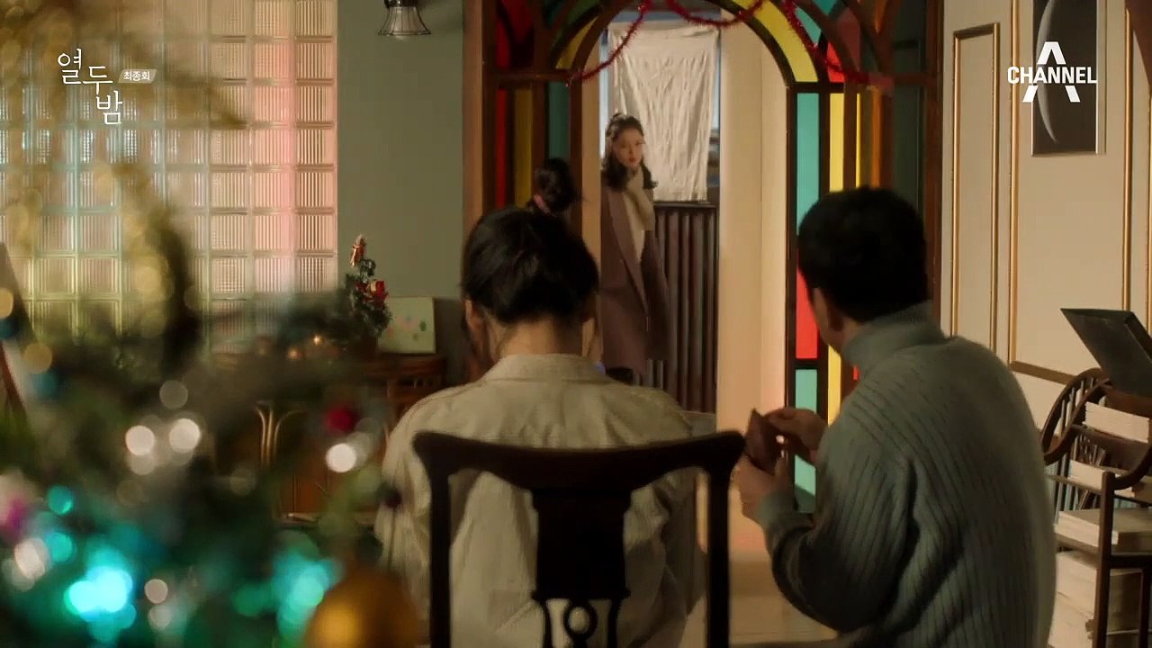 미국에 있는 찬이와 영상 통화하는 백만, 홍주 그리고 다영