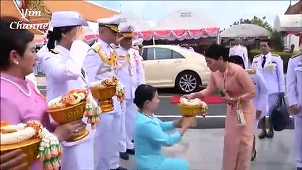 เม้าท์สนั่น! องค์สิริวัณฯ ไม่อยากเสด็จงานนี้ แต่พระเทพฯ ทรงบังคับ ท่านเลยนั่งหน้าบูดทั้งงาน!