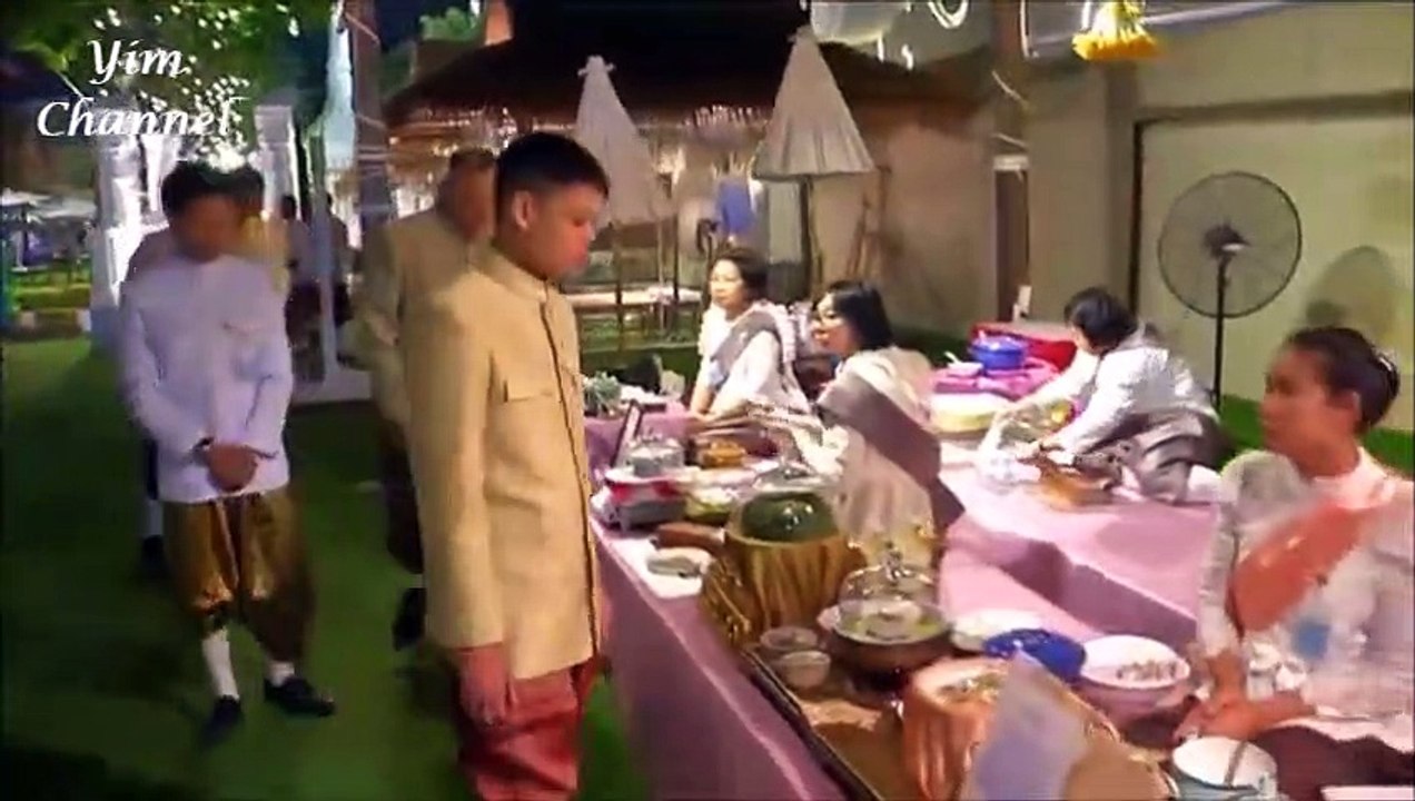 องค์ทีฯ ว่าที่รัชกาลที่ 11 ทรงเสด็จงานอุ่นไอรักฯ ทรงแต่งชุดไทย ทรงน่ารักหล่อเหลาเหมือนพ่อมาก