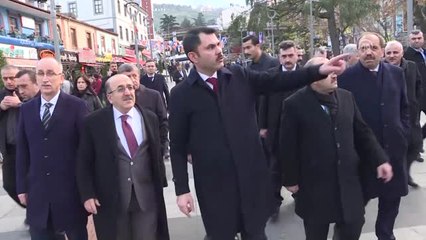 Bakan Kurum, Trabzon'da "Sıfır Atık" Logolu Bez Çanta Dağıttı