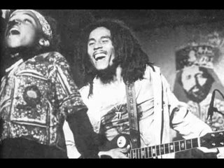 Bob Marley et Ziggy sur scene- Lively up yourself 1976
