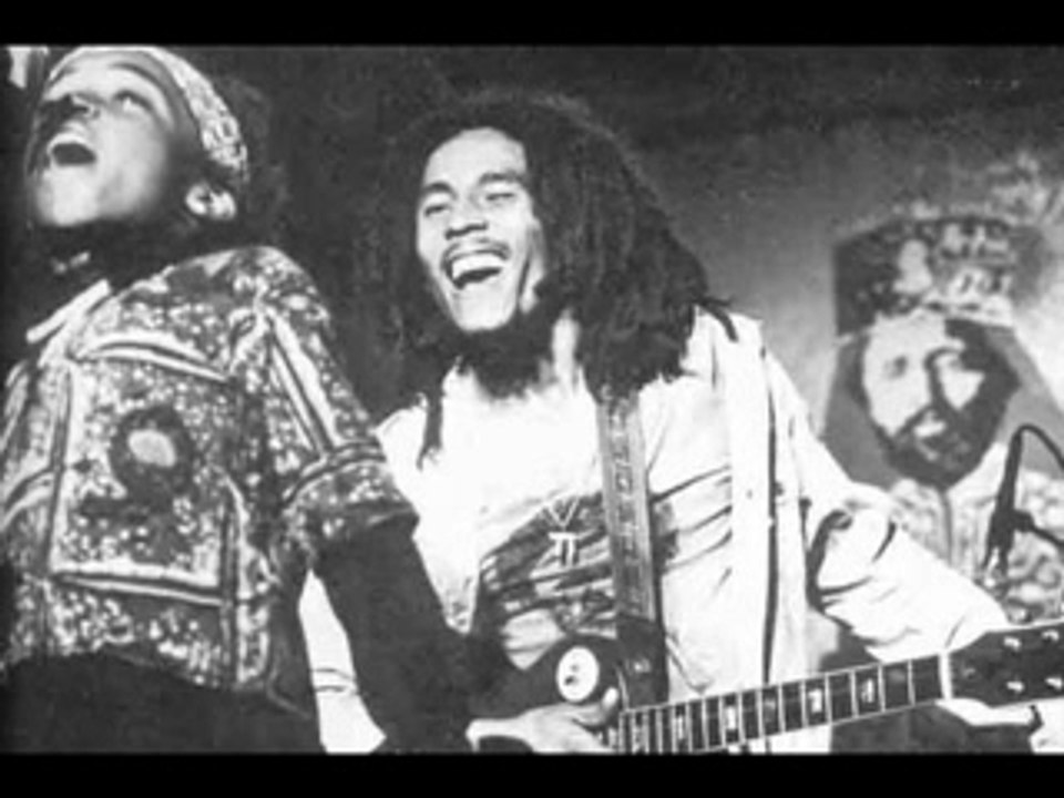Bob Marley et Ziggy sur scene- Lively up yourself 1976