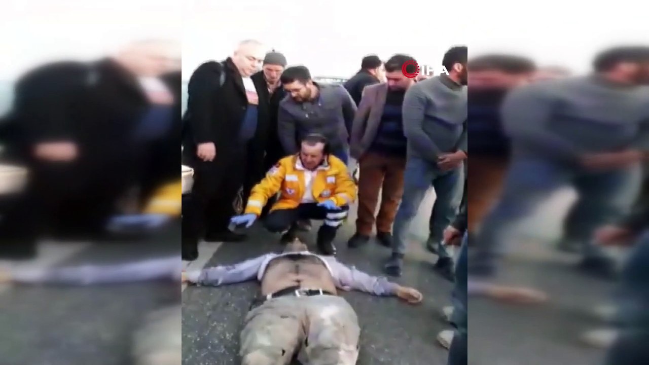 Kontrolünü kaybetti, karşı şeritten gelen otomobile çarptı...Hayatını kaybeden sürücü yanan otomobilden son anda çıkarıldı