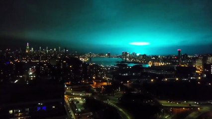 New York : des étranges lumières bleues en pleine nuit !