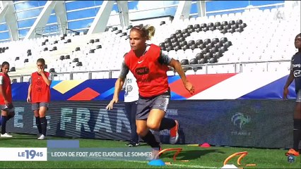 Leçon de football avec Eugénie Le Sommer