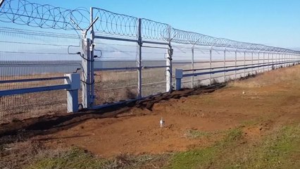 러, 크림-우크라 본토 접경에 60km 철책 설치..."영유권 공고화" / YTN
