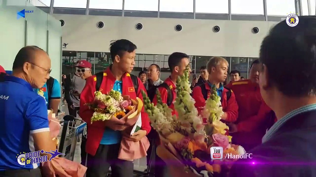 Quang Hải và các đồng đội thư giãn ở buổi tập nhẹ trên đất Qatar trong màu áo ĐTVN | HANOI FC