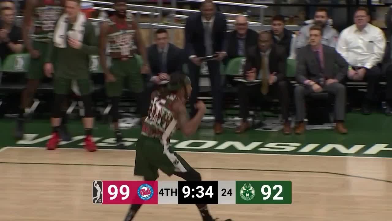 A bigtime dunk by Michael Qualls!