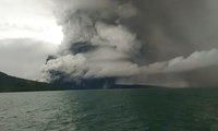 Gunung Anak Krakatau Terus Bererupsi