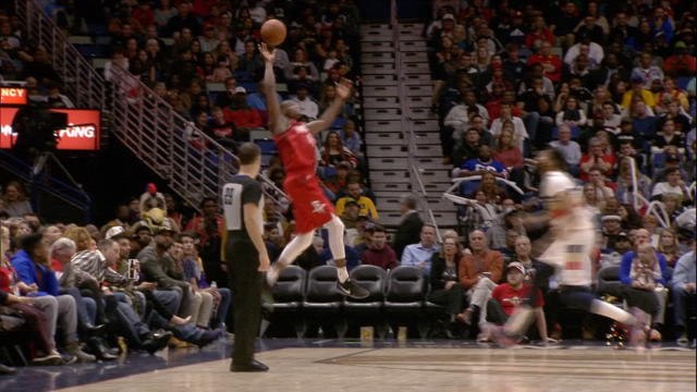 Danuel House Jr. catches tough pass and throws up wild shot