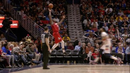 Danuel House Jr. catches tough pass and throws up wild shot