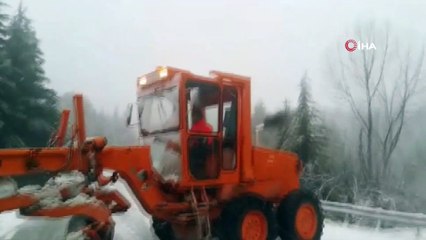 Yol açtığı kepçenin altında kalarak öldü