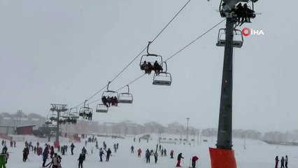 Telesiyejde elektrik arızası: Yaklaşık 80 kişi mahsur kaldı