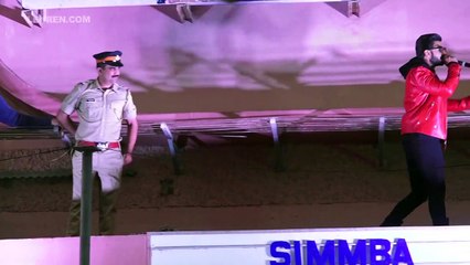 Ranveer Singh Surprises His Fans At Gaiety Galaxy