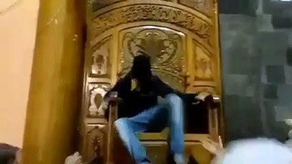 Sympathisers of ISIS in Kashmir insulted the Minbar of Jamia Masjid for the first time