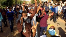 السودانيون يتظاهرون لليوم العاشر مطالبين بإسقاط النظام
