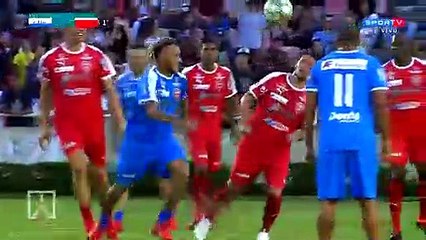 Foot : Neymar s'amuse dans un match caritatif !