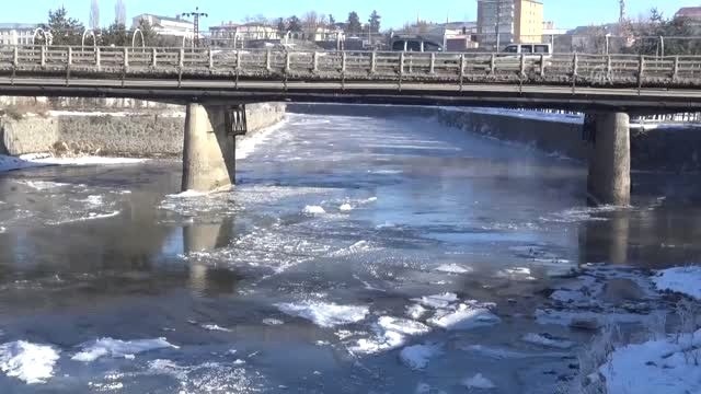 Kars Çayı Buz Tuttu