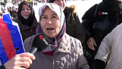 Kayak ve kızak bulamayınca poşetle kaydılar