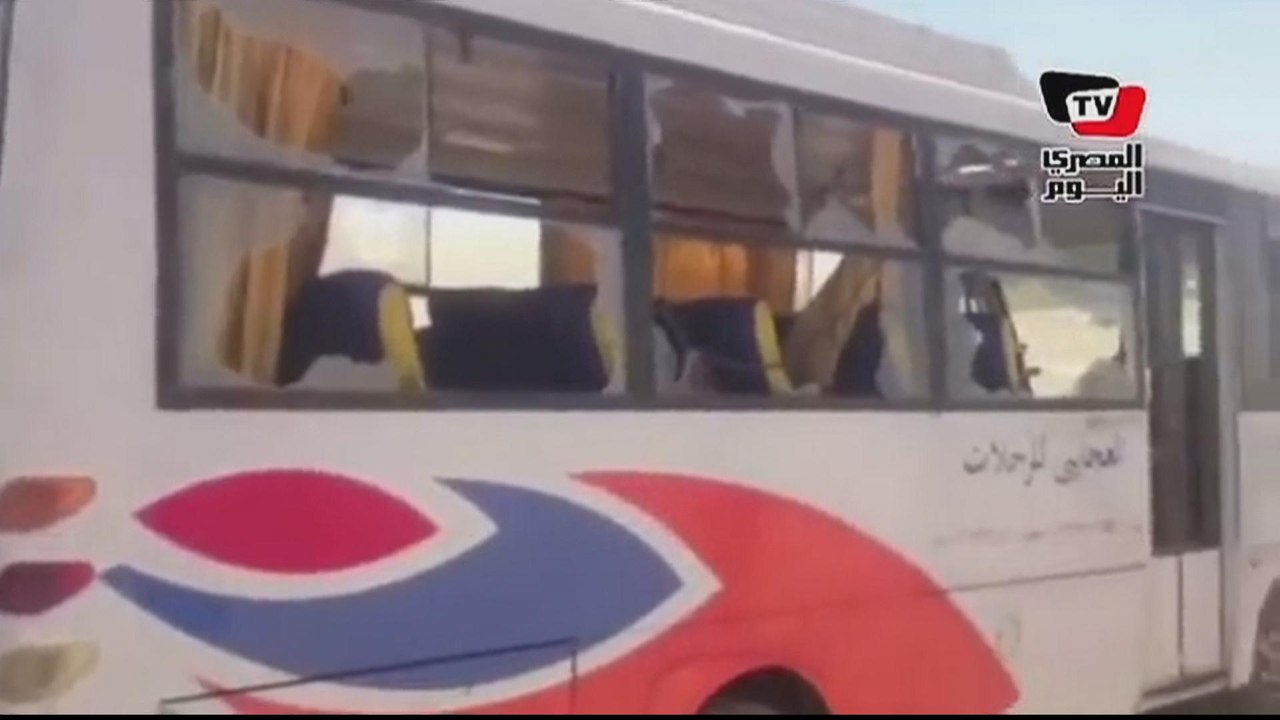 Bomb kills three Vietnamese tourists, guide near Egypt pyramids