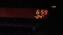 Termometre Eksi 24'ü Gördü, Kars Buz Kesti