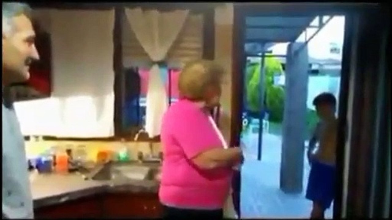 Scocco Se Ríe de un Niño que Llora Porque No ha...