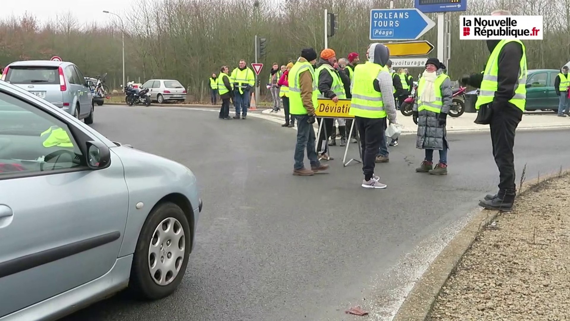 VIDEO. Pour leur Acte VII, les Gilets jaunes réunis au péage de l'A10 à  Blois - Vidéo Dailymotion