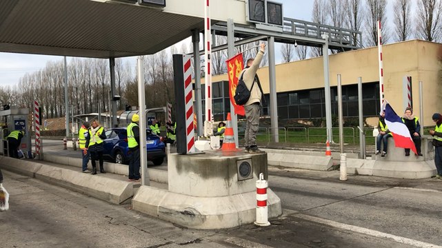 En Mayenne les Gilets jaunes ouvrent le péage sur l’A81